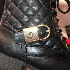 BRAND NEW NEVER WORN Guess women’s combat boots